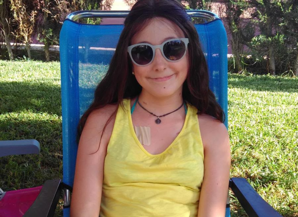 Lara de pequeña durante su tratamiento